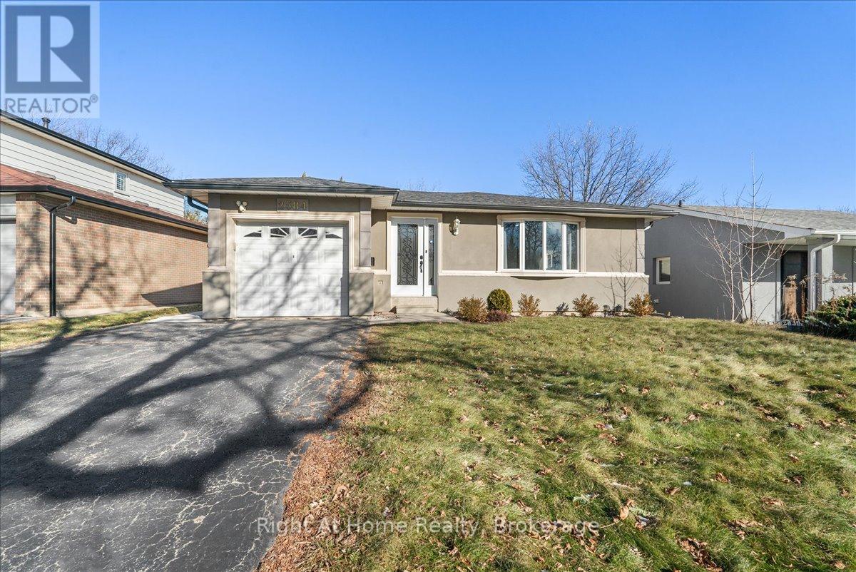 2584 KINNERTON CRESCENT, Mississauga, Ontario