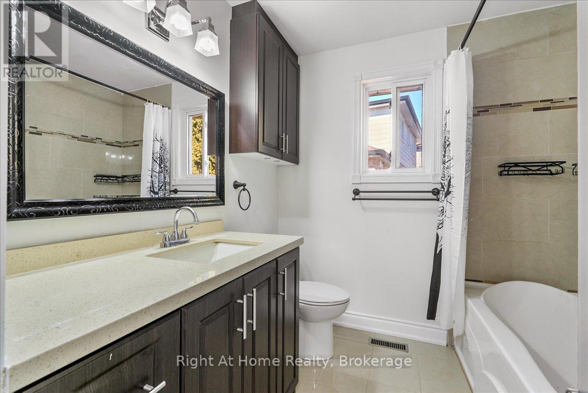 2584 Kinnerton Crescent, Mississauga, Ontario  L5K 2B2 - Photo 11 - W12701882