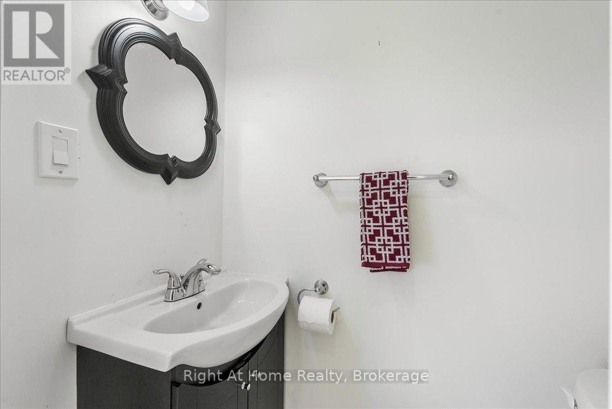 2584 Kinnerton Crescent, Mississauga, Ontario  L5K 2B2 - Photo 12 - W12701882