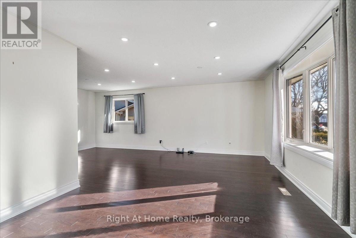 2584 Kinnerton Crescent, Mississauga, Ontario  L5K 2B2 - Photo 13 - W12701882