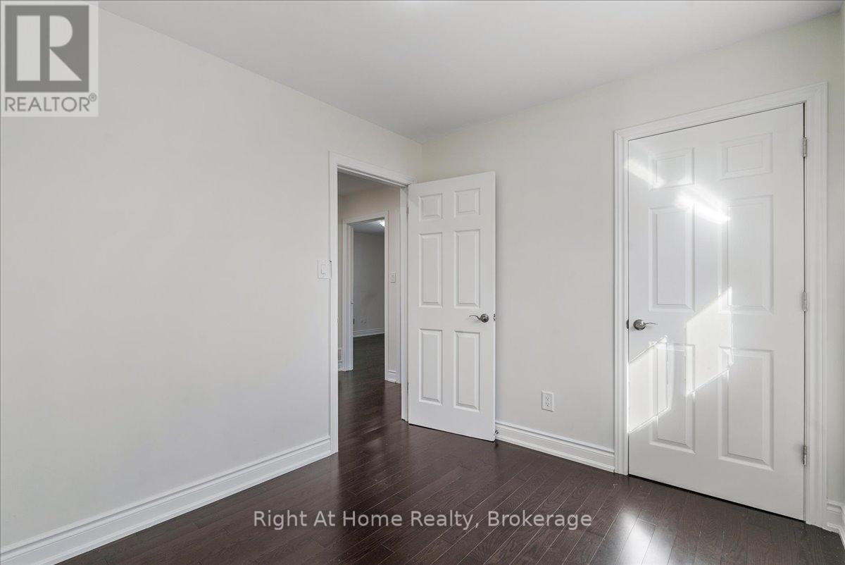 2584 Kinnerton Crescent, Mississauga, Ontario  L5K 2B2 - Photo 18 - W12701882