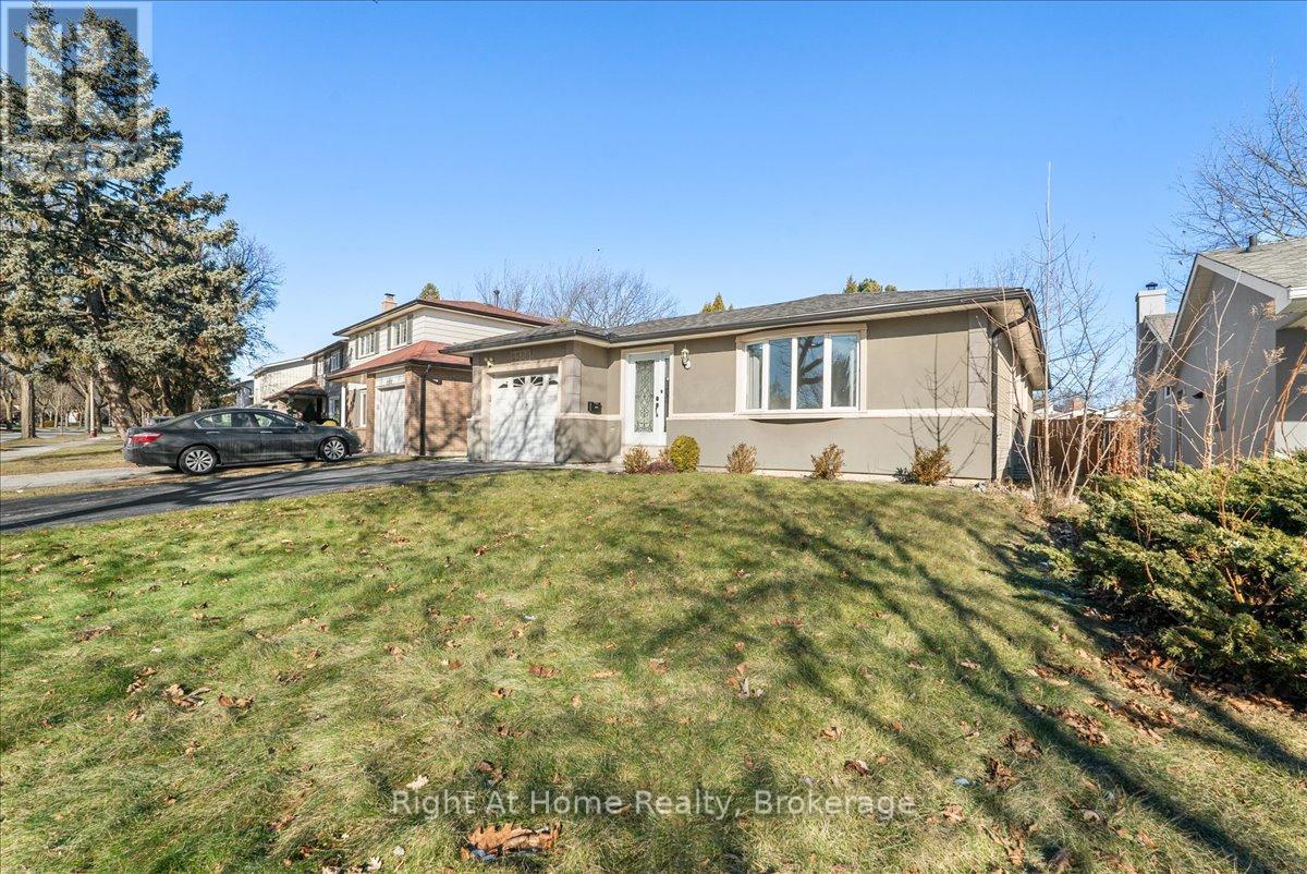 2584 Kinnerton Crescent, Mississauga, Ontario  L5K 2B2 - Photo 2 - W12701882