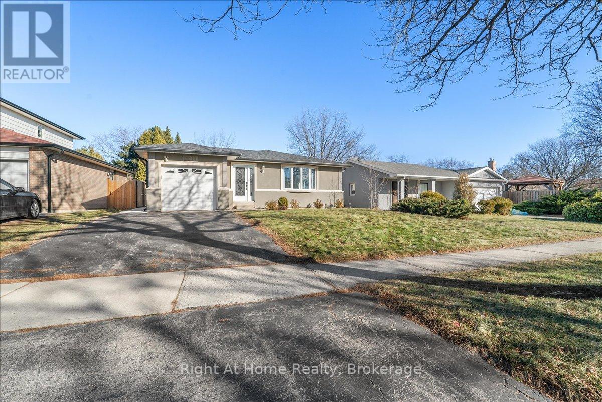 2584 Kinnerton Crescent, Mississauga, Ontario  L5K 2B2 - Photo 3 - W12701882