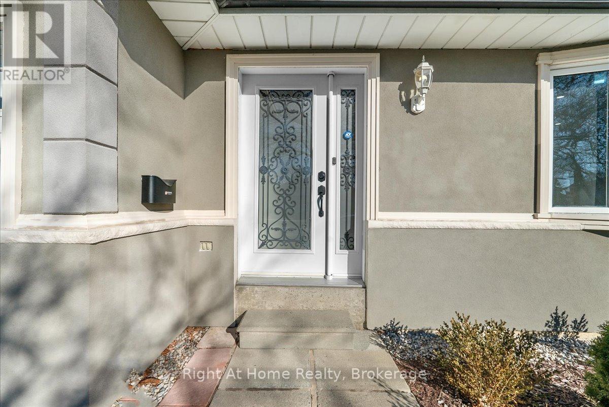 2584 Kinnerton Crescent, Mississauga, Ontario  L5K 2B2 - Photo 4 - W12701882