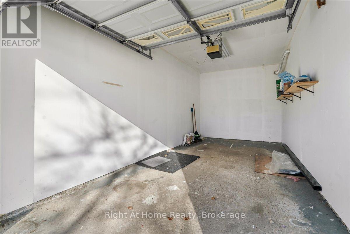 2584 Kinnerton Crescent, Mississauga, Ontario  L5K 2B2 - Photo 5 - W12701882