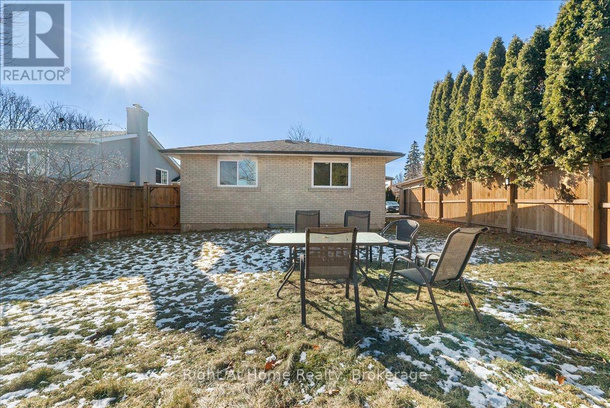 2584 Kinnerton Crescent, Mississauga, Ontario  L5K 2B2 - Photo 8 - W12701882