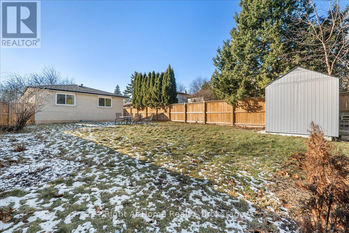 2584 Kinnerton Crescent, Mississauga, Ontario  L5K 2B2 - Photo 9 - W12701882