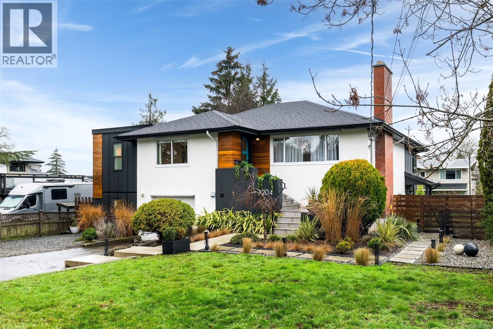 3204 Aldridge St, Saanich, British Columbia