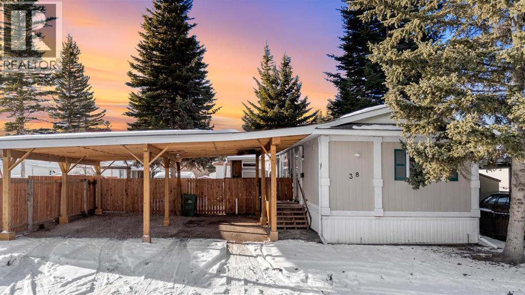 38, 3223 83 Street Nw, Calgary, Alberta  T3B 5M8 - Photo 1 - A2274916