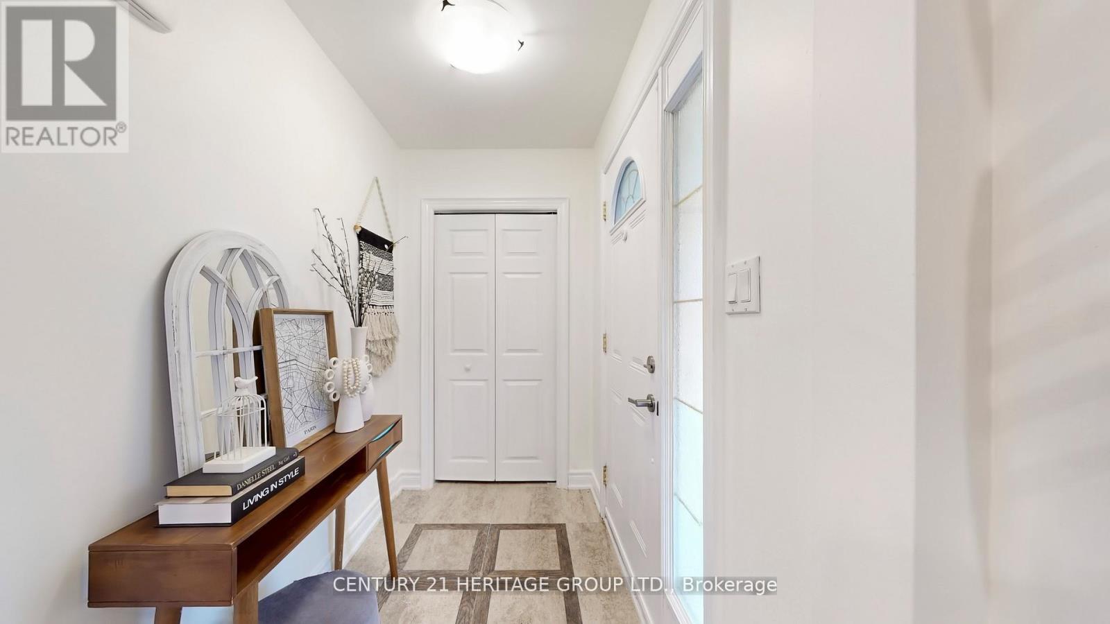 194 Sewell Drive, Oakville, Ontario  L6H 1E4 - Photo 3 - W12701862