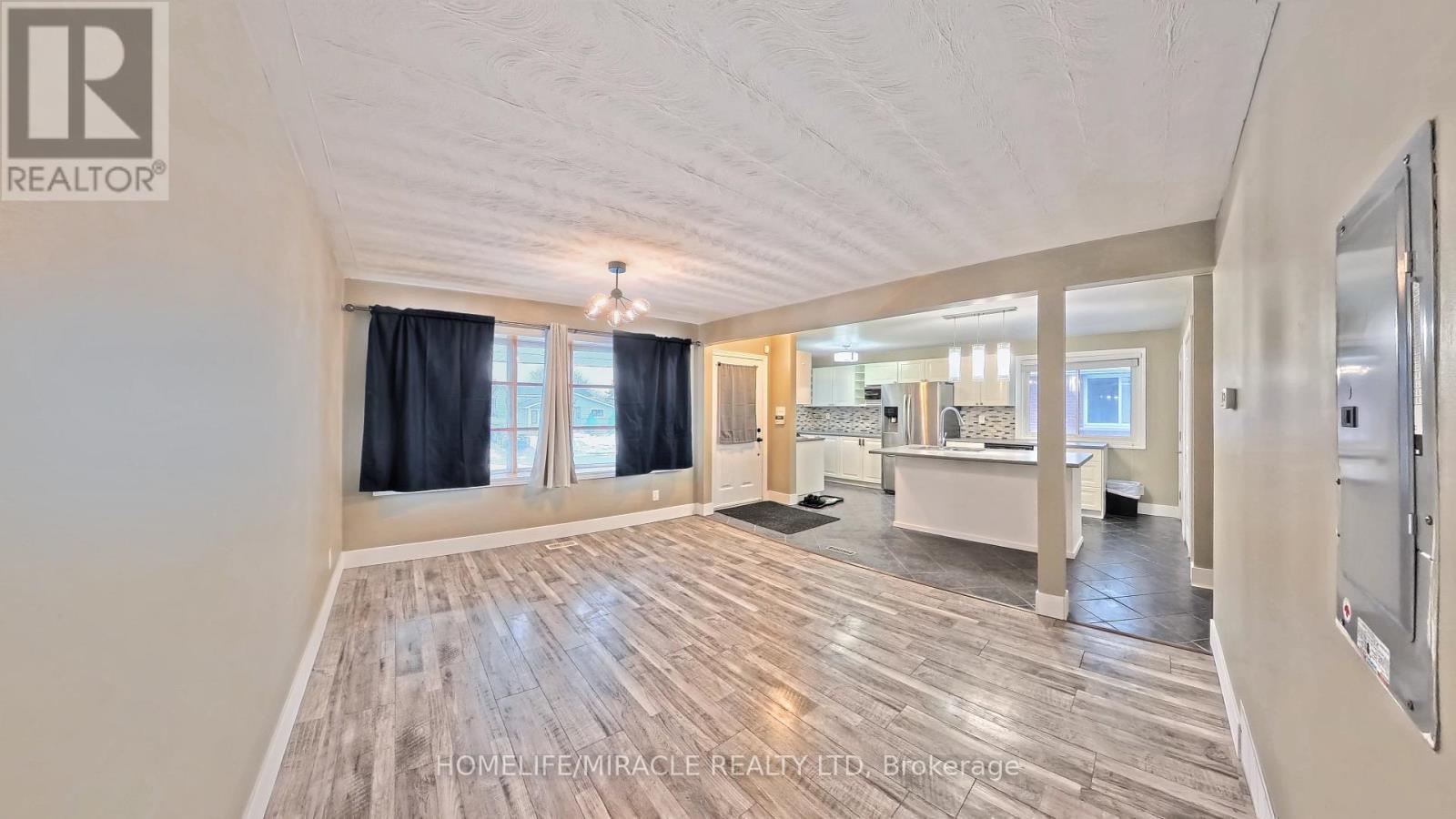 61 Bosworth Crescent, Kitchener, Ontario  N2E 1Y9 - Photo 4 - X12701870