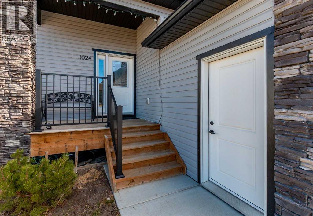 1024 Carriage Lane Drive, Carstairs, Alberta  T0M 0N0 - Photo 2 - A2255507