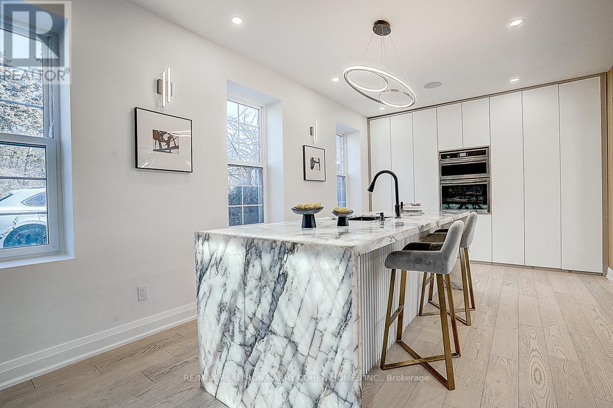 324 Old Yonge Street, Toronto, Ontario  M2P 1R4 - Photo 13 - C12701890