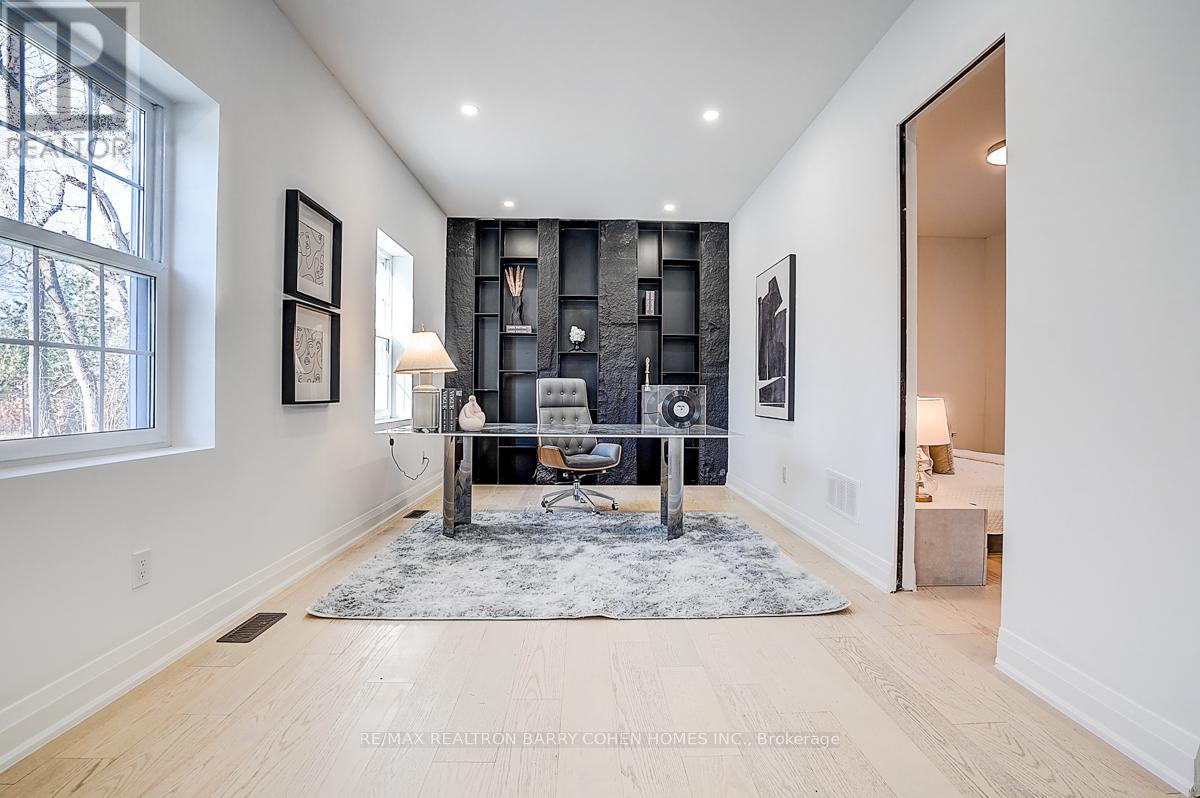 324 Old Yonge Street, Toronto, Ontario  M2P 1R4 - Photo 17 - C12701890