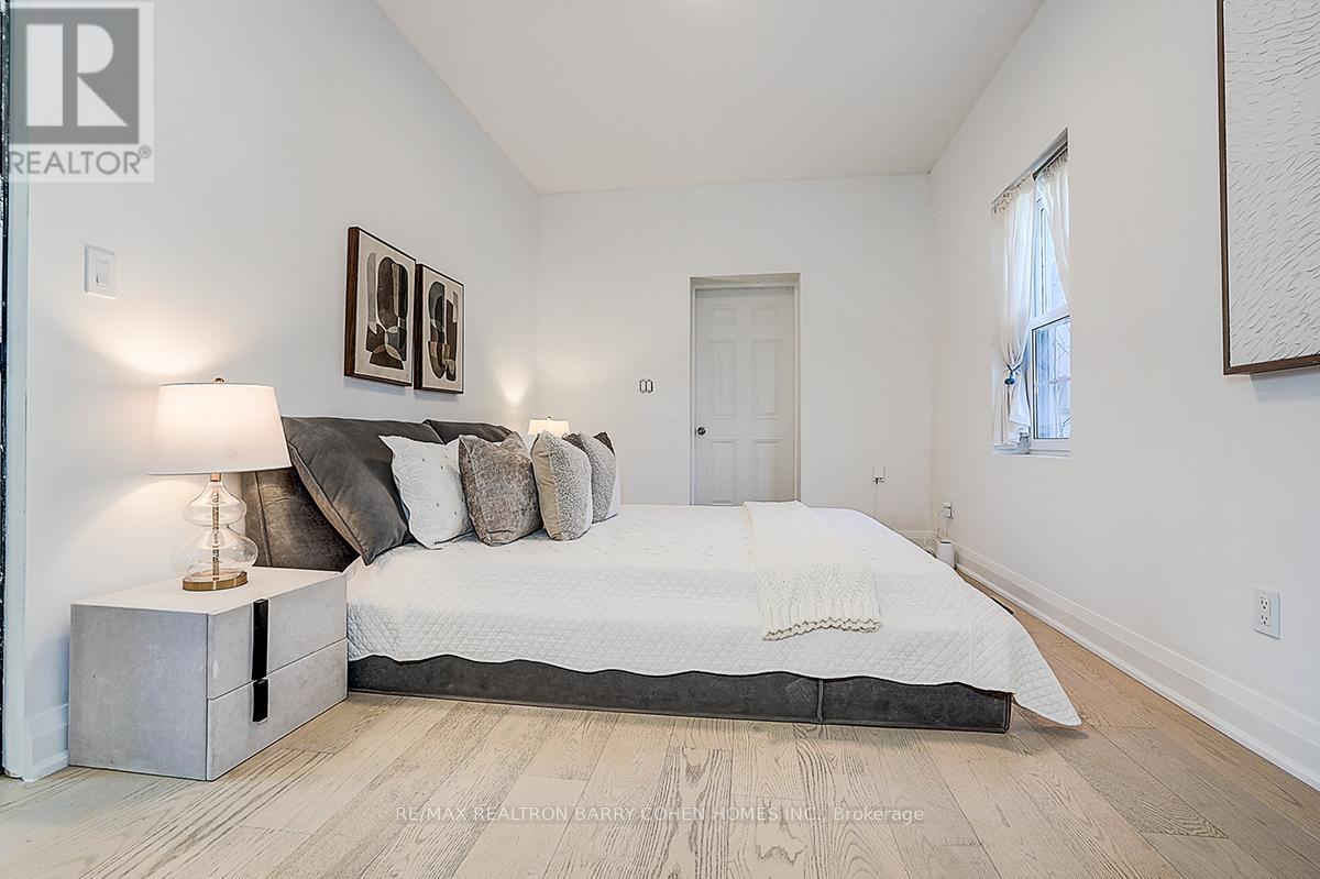 324 Old Yonge Street, Toronto, Ontario  M2P 1R4 - Photo 18 - C12701890