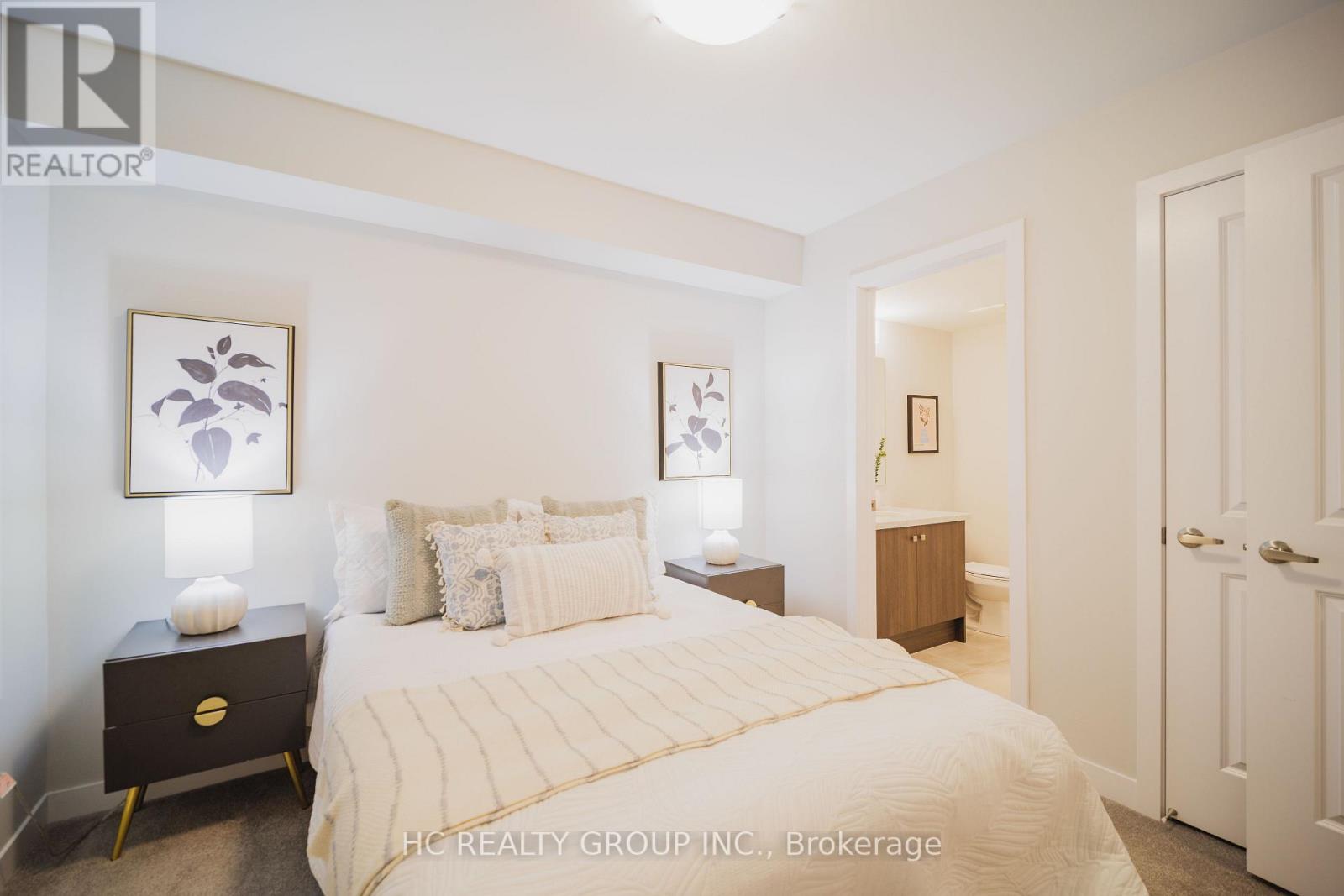 46 York Downs Boulevard, Markham, Ontario  L6C 3K3 - Photo 4 - N12701898