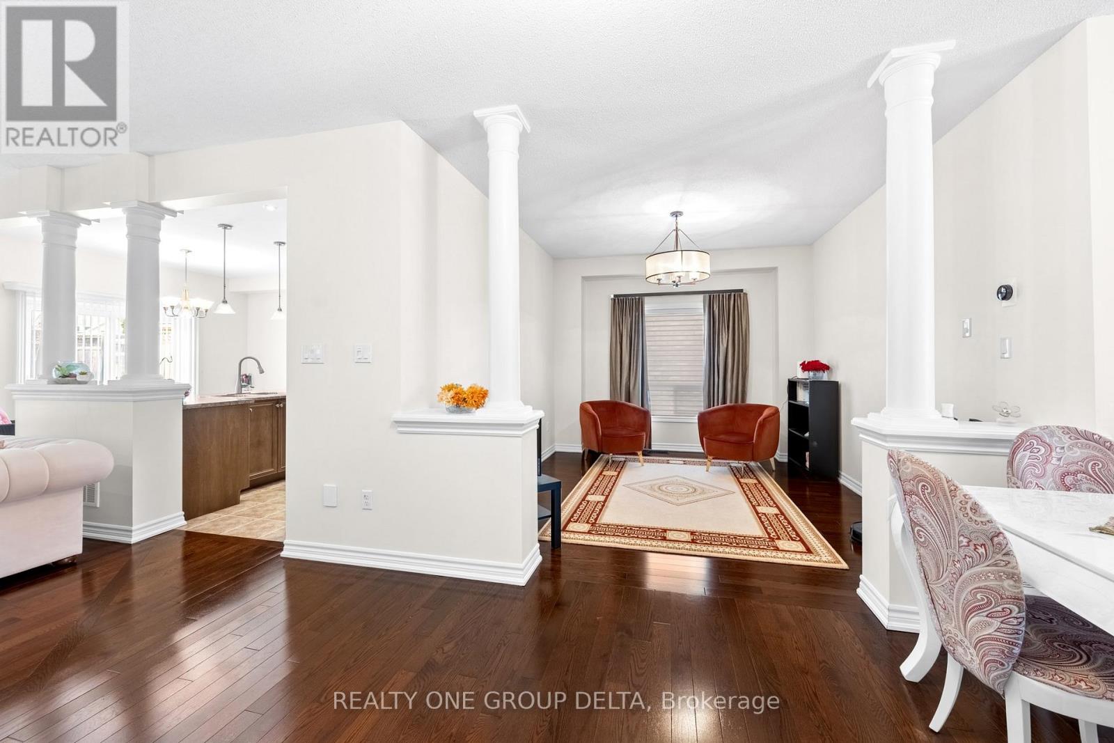 8 Charlemagne Avenue, Barrie, Ontario  L4M 0A9 - Photo 12 - S12701886