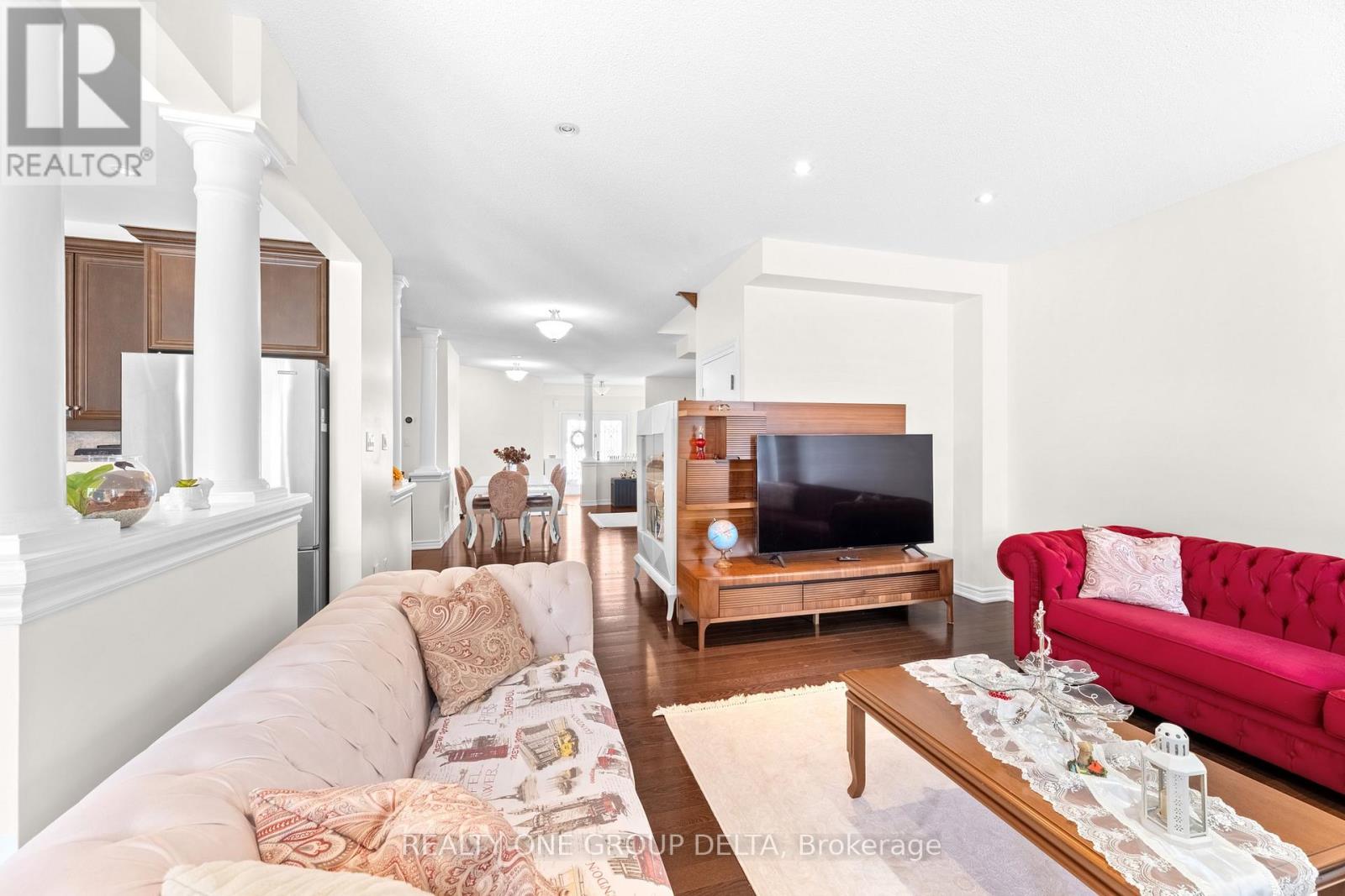 8 Charlemagne Avenue, Barrie, Ontario  L4M 0A9 - Photo 13 - S12701886