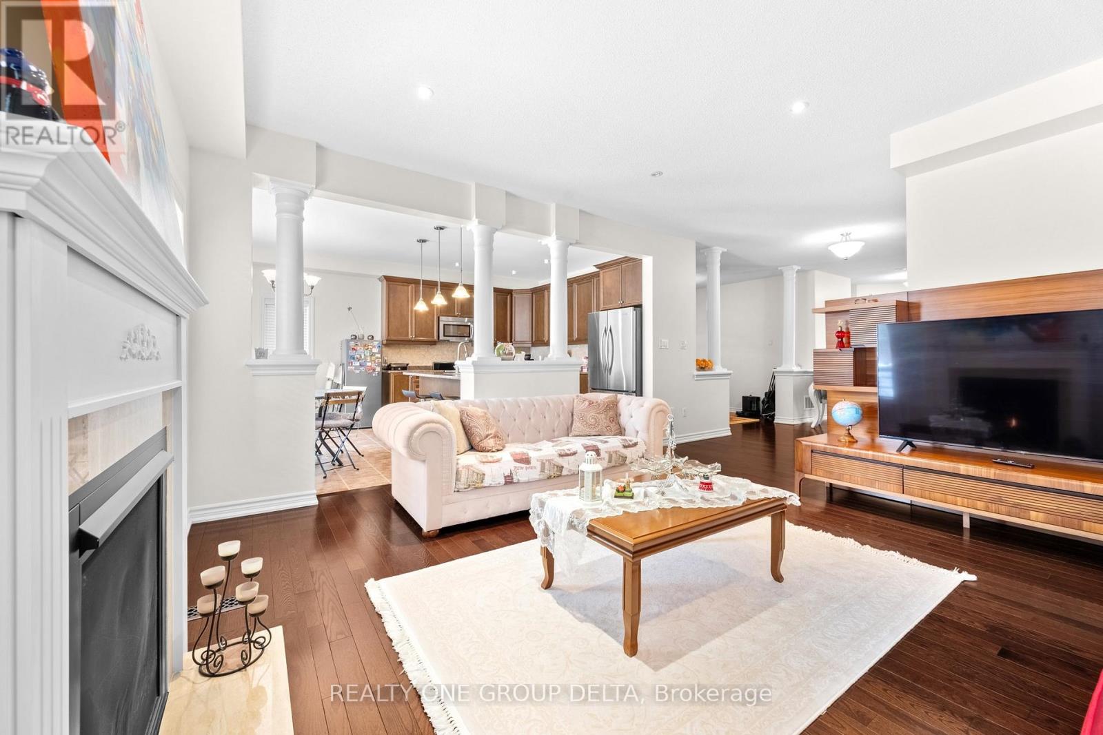 8 Charlemagne Avenue, Barrie, Ontario  L4M 0A9 - Photo 15 - S12701886