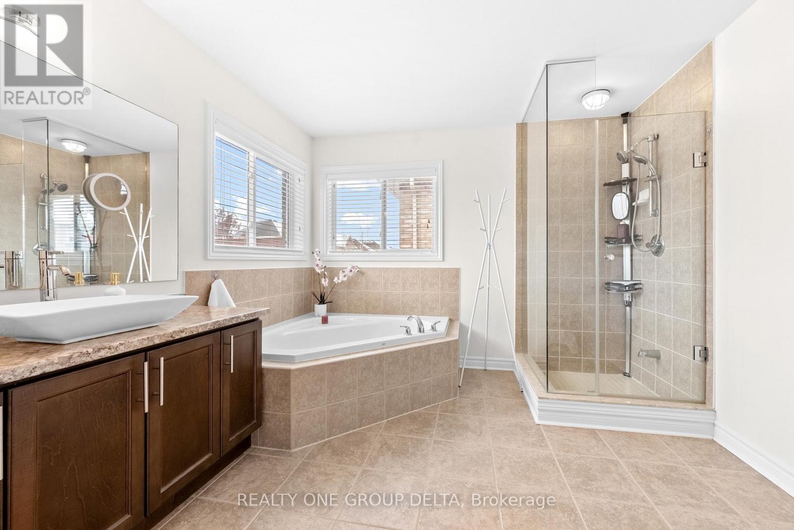 8 Charlemagne Avenue, Barrie, Ontario  L4M 0A9 - Photo 27 - S12701886