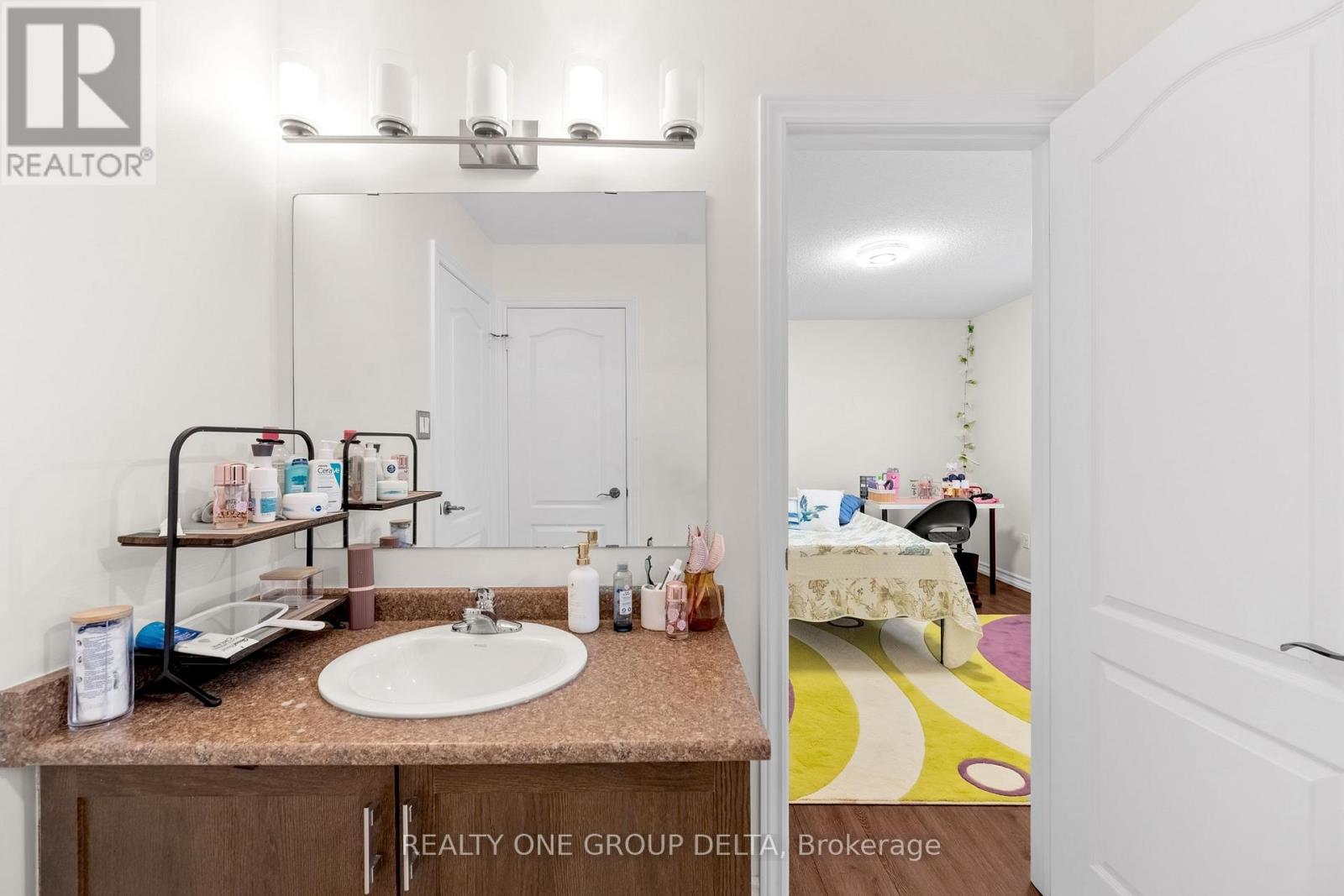 8 Charlemagne Avenue, Barrie, Ontario  L4M 0A9 - Photo 33 - S12701886