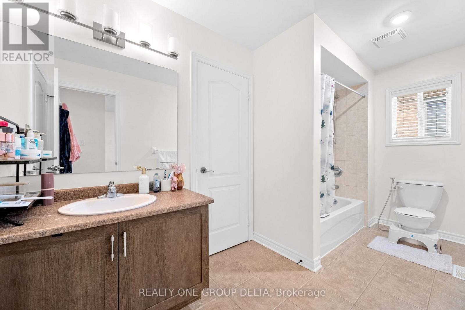 8 Charlemagne Avenue, Barrie, Ontario  L4M 0A9 - Photo 35 - S12701886