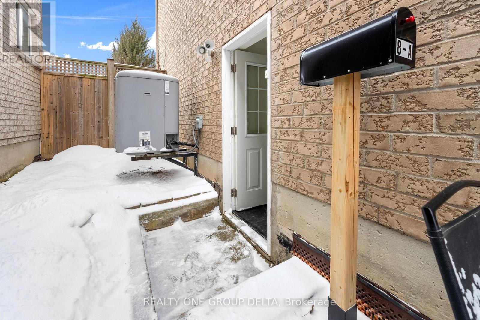 8 Charlemagne Avenue, Barrie, Ontario  L4M 0A9 - Photo 39 - S12701886