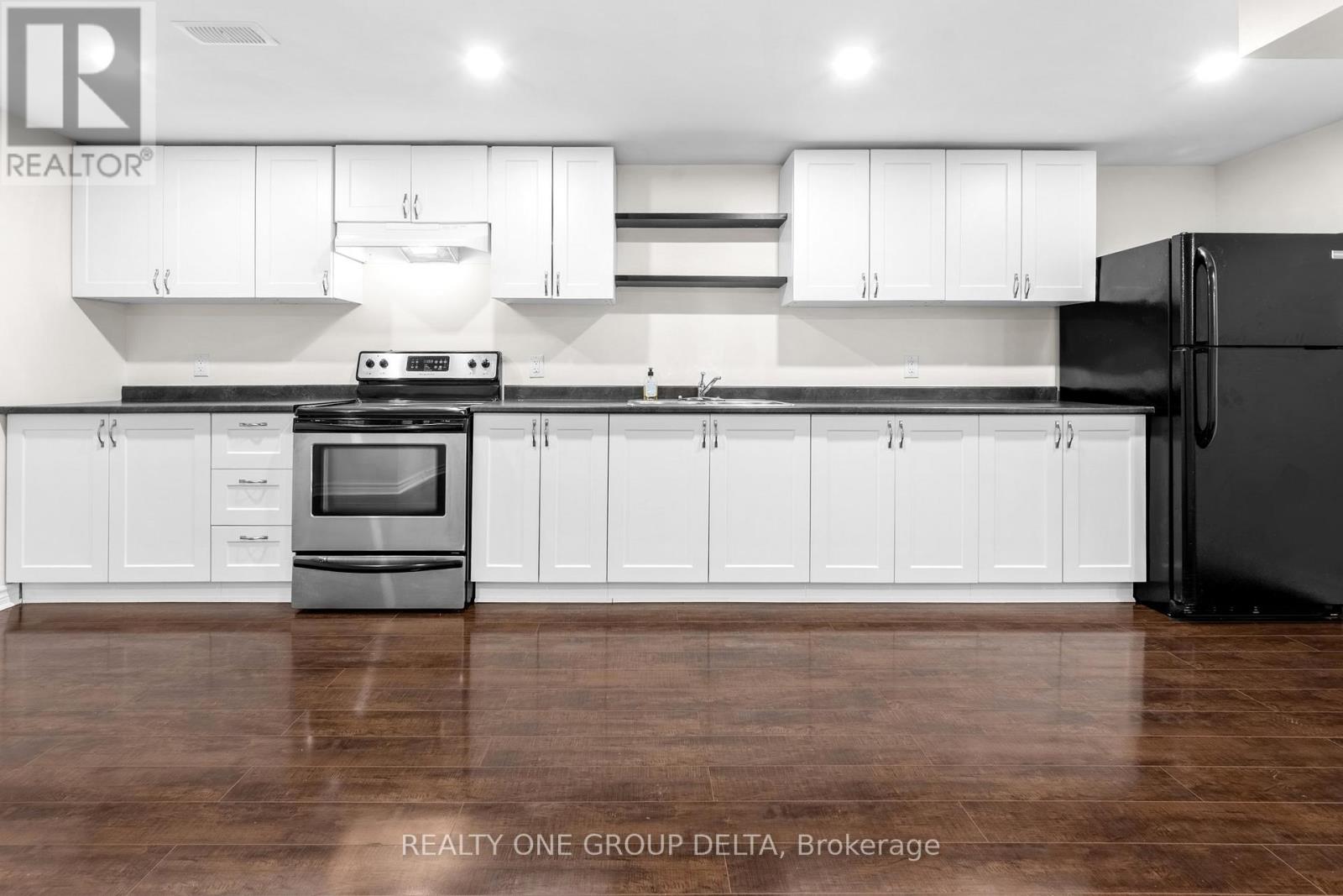 8 Charlemagne Avenue, Barrie, Ontario  L4M 0A9 - Photo 41 - S12701886