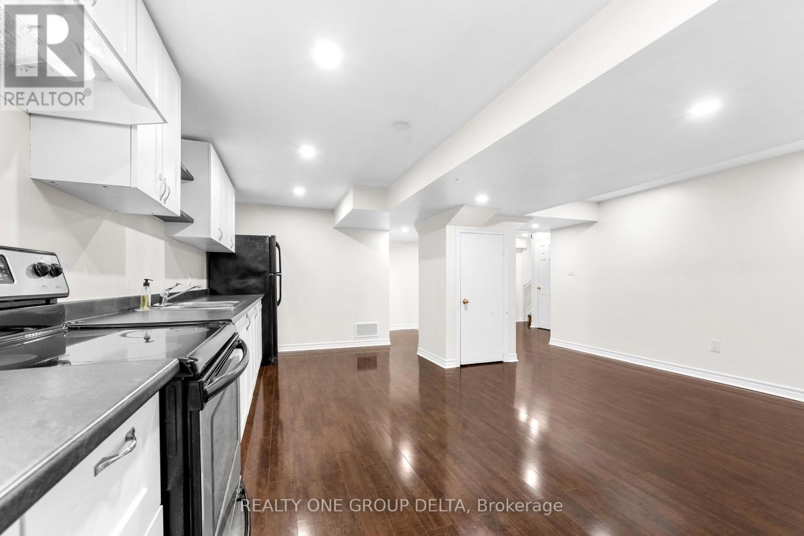 8 Charlemagne Avenue, Barrie, Ontario  L4M 0A9 - Photo 42 - S12701886