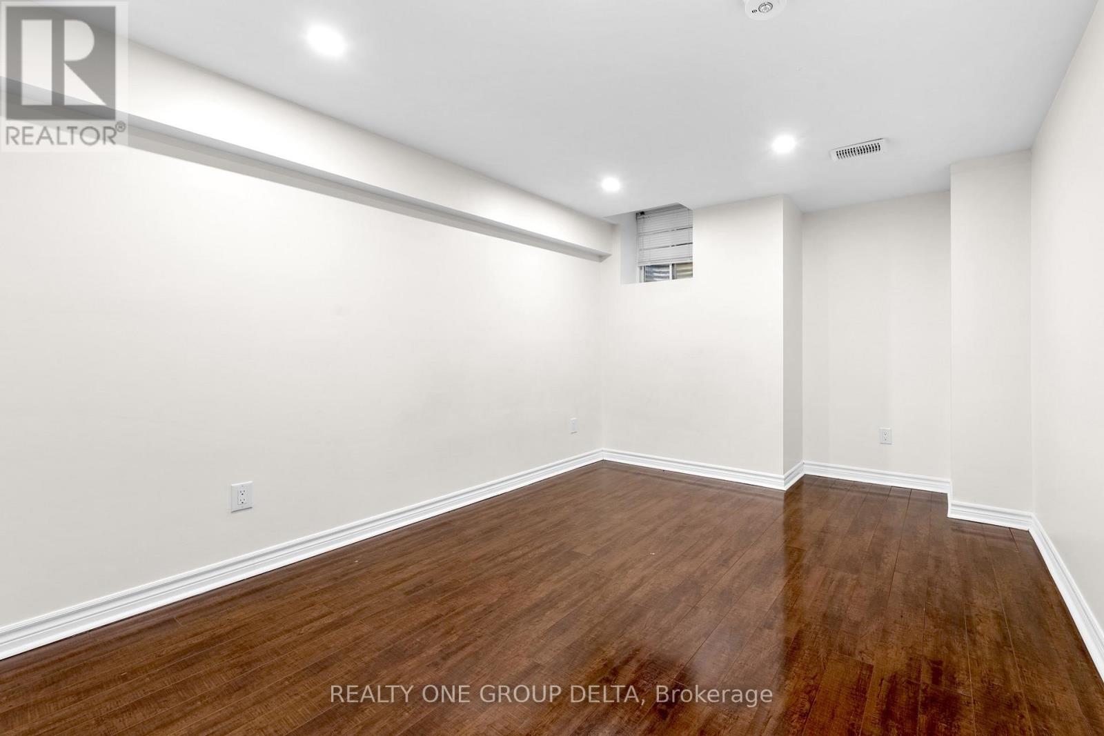 8 Charlemagne Avenue, Barrie, Ontario  L4M 0A9 - Photo 43 - S12701886