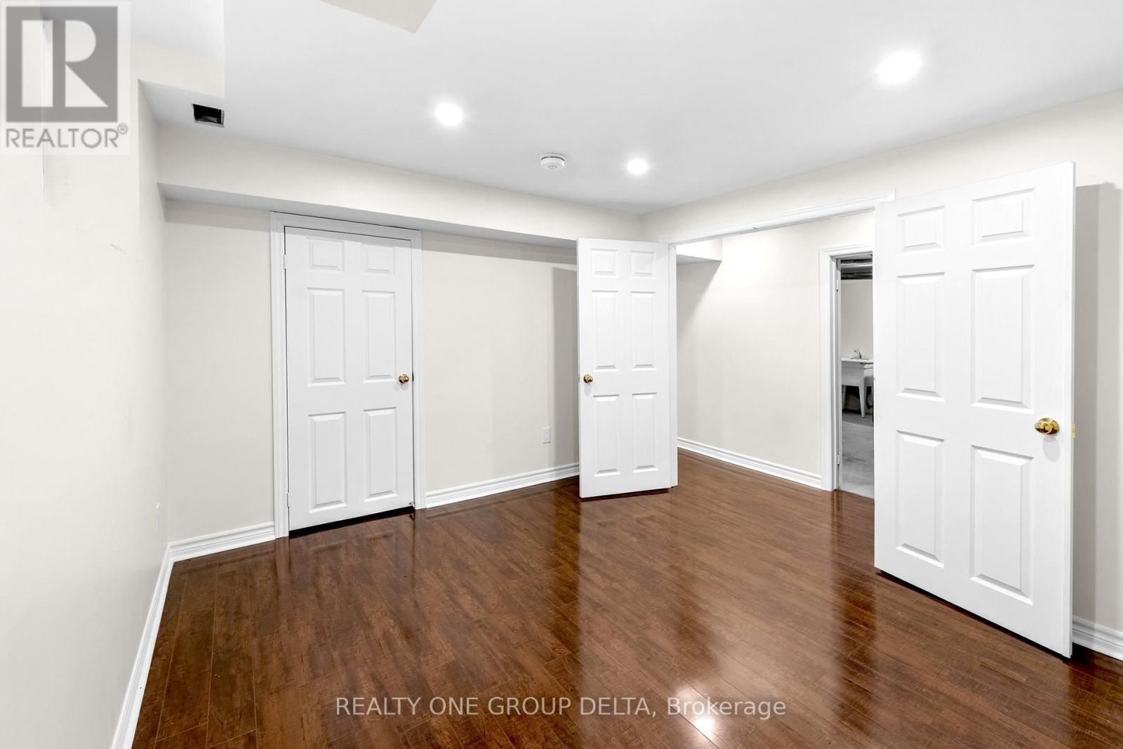 8 Charlemagne Avenue, Barrie, Ontario  L4M 0A9 - Photo 44 - S12701886