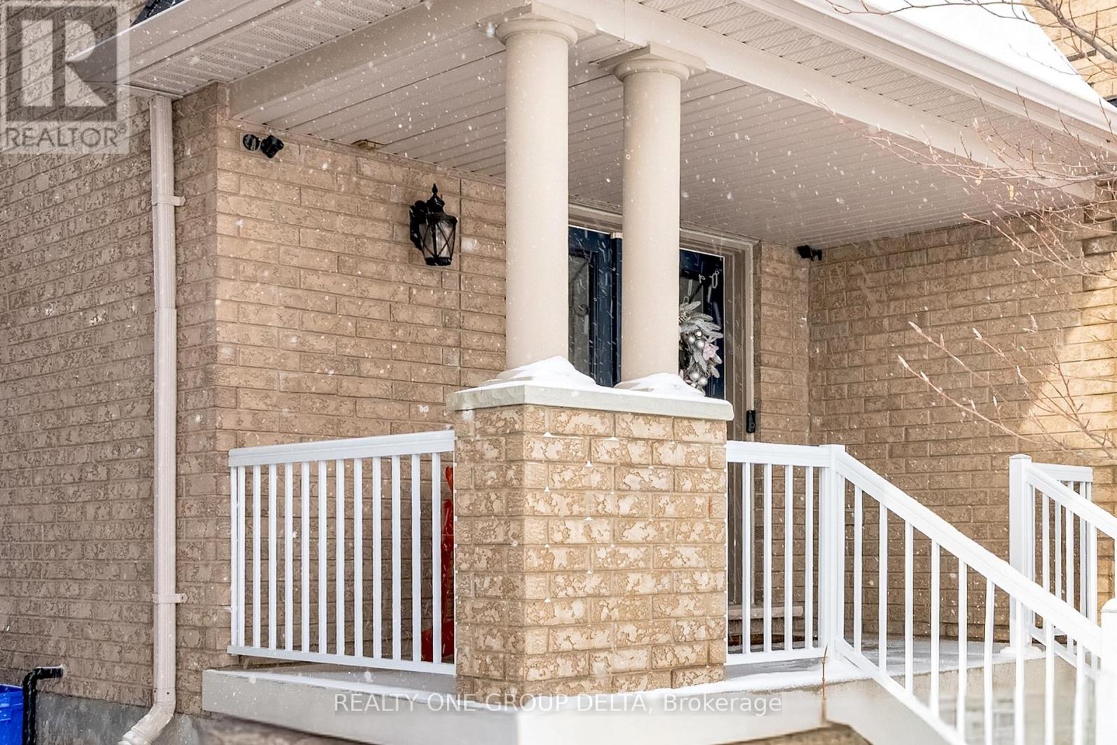 8 Charlemagne Avenue, Barrie, Ontario  L4M 0A9 - Photo 5 - S12701886