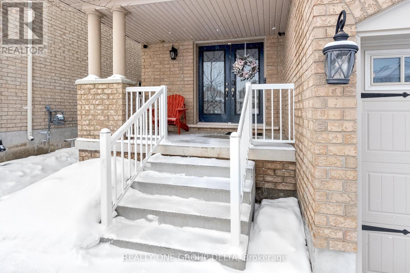 8 Charlemagne Avenue, Barrie, Ontario  L4M 0A9 - Photo 6 - S12701886