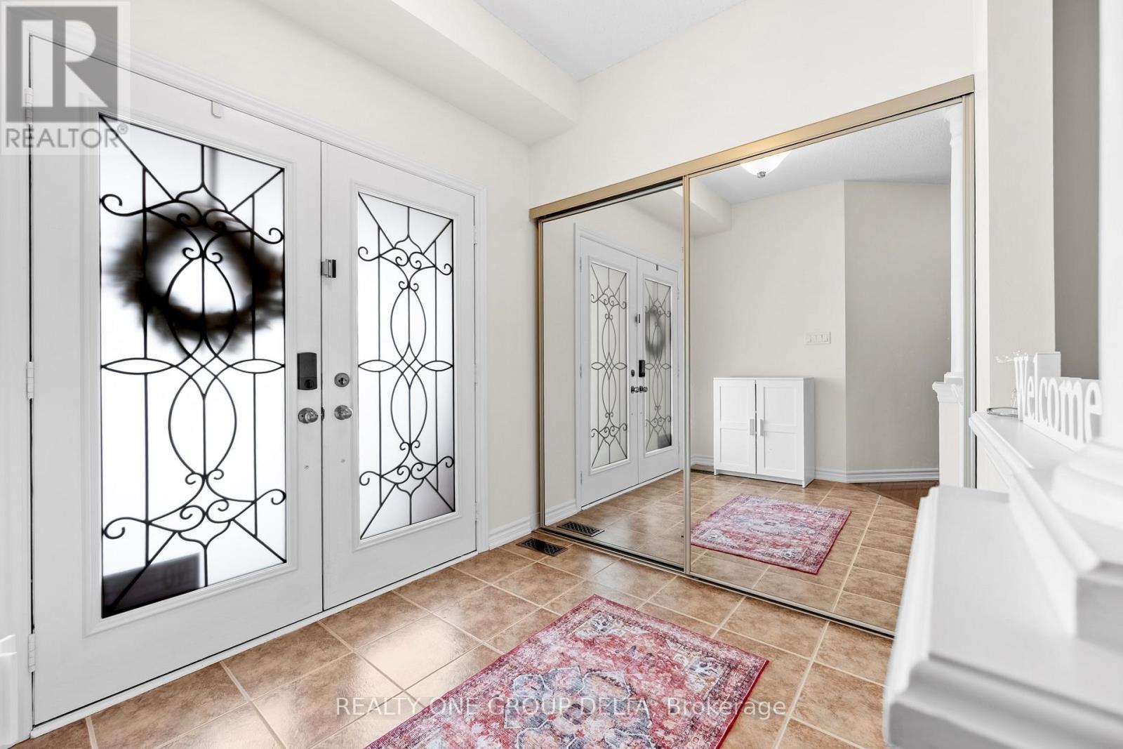 8 Charlemagne Avenue, Barrie, Ontario  L4M 0A9 - Photo 7 - S12701886