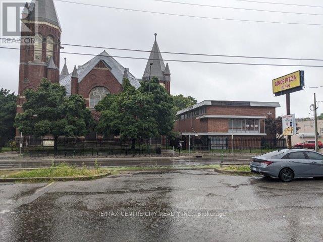 UPPER - 482 DUNDAS STREET, London East, Ontario