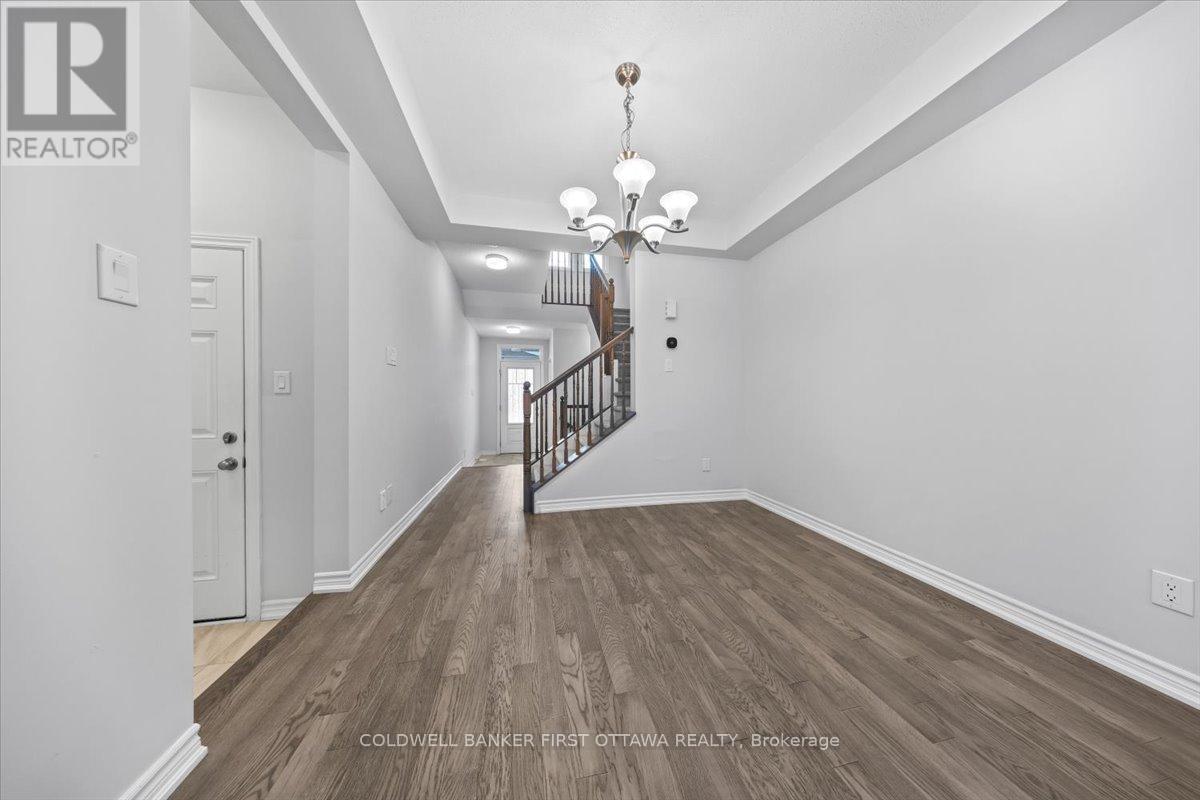 509 Flagstaff Drive, Ottawa, Ontario  K2J 6W1 - Photo 3 - X12701900