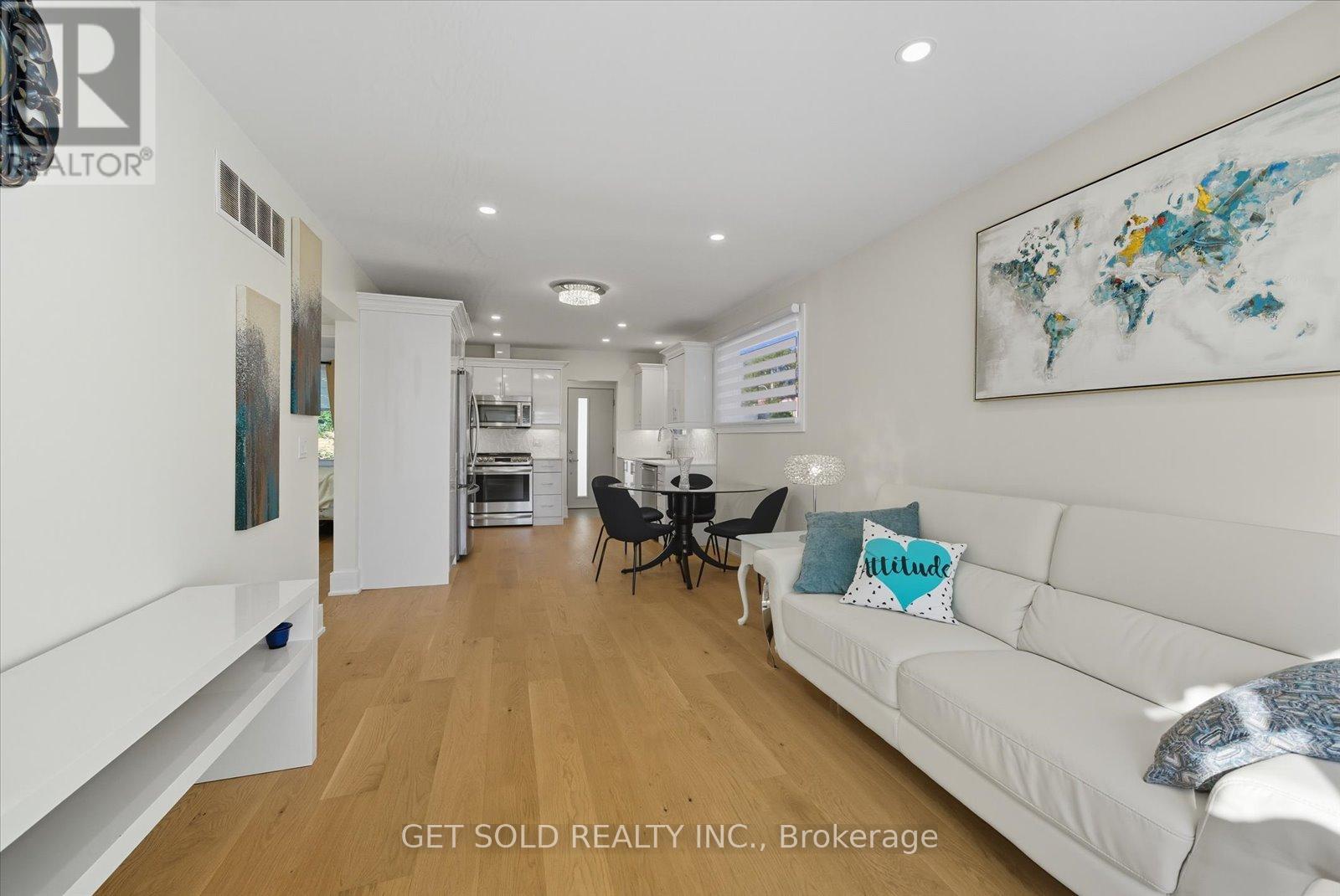 74 St Hubert Avenue, Toronto, Ontario  M4J 3Z3 - Photo 10 - E12701908