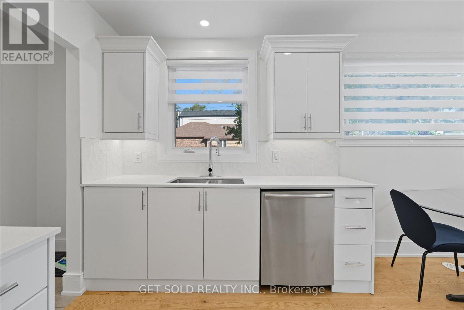 74 St Hubert Avenue, Toronto, Ontario  M4J 3Z3 - Photo 13 - E12701908