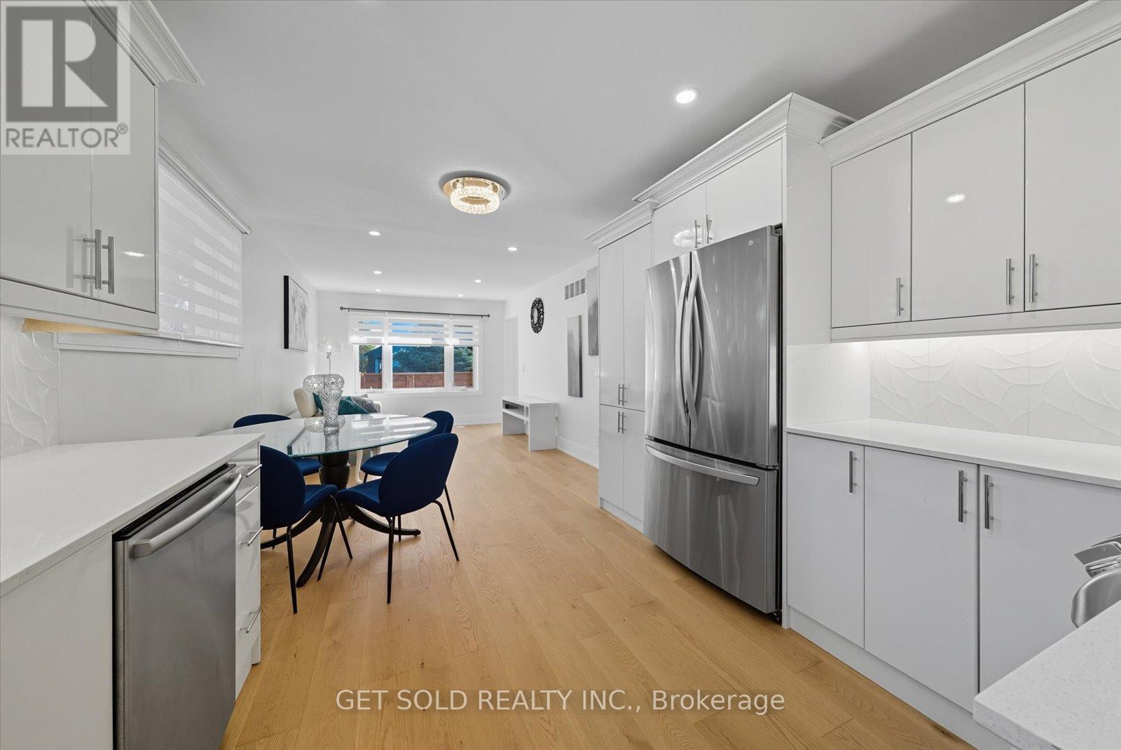 74 St Hubert Avenue, Toronto, Ontario  M4J 3Z3 - Photo 14 - E12701908