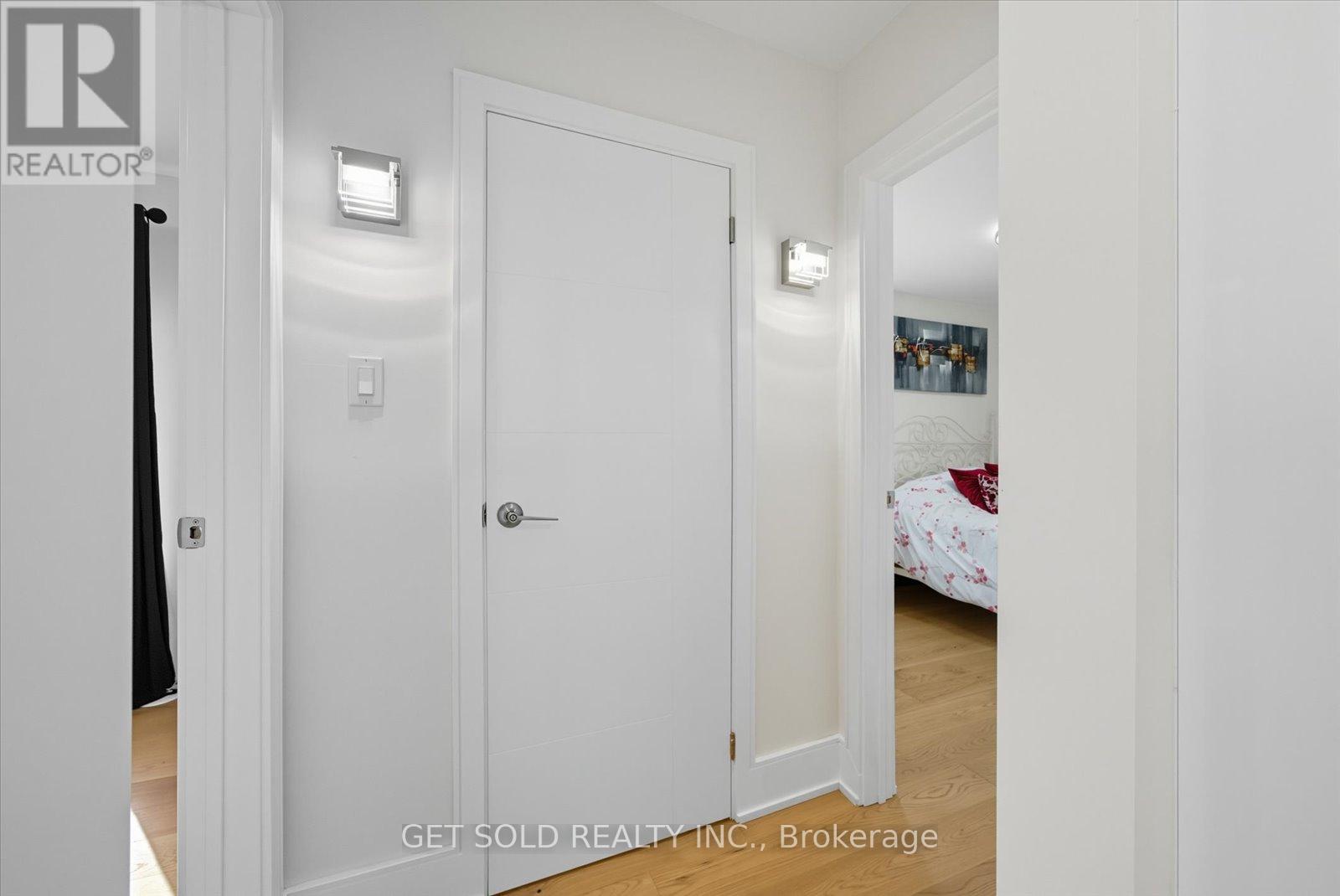 74 St Hubert Avenue, Toronto, Ontario  M4J 3Z3 - Photo 19 - E12701908