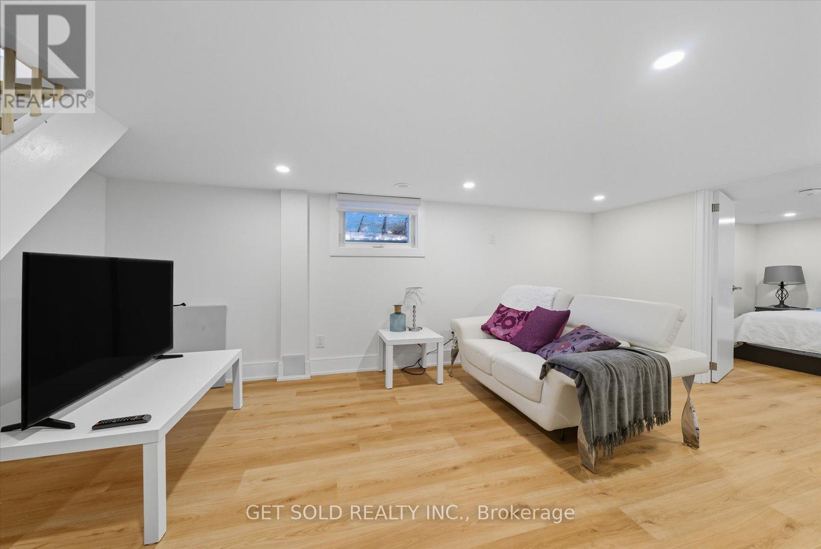 74 St Hubert Avenue, Toronto, Ontario  M4J 3Z3 - Photo 24 - E12701908