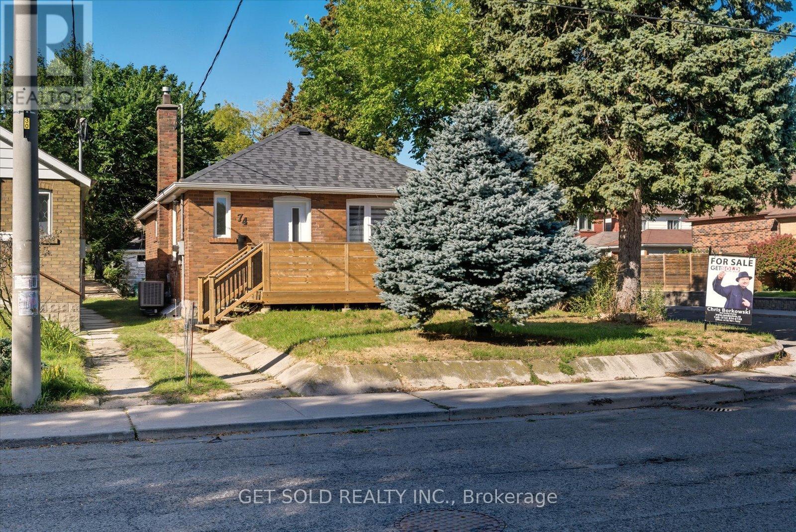 74 St Hubert Avenue, Toronto, Ontario  M4J 3Z3 - Photo 3 - E12701908
