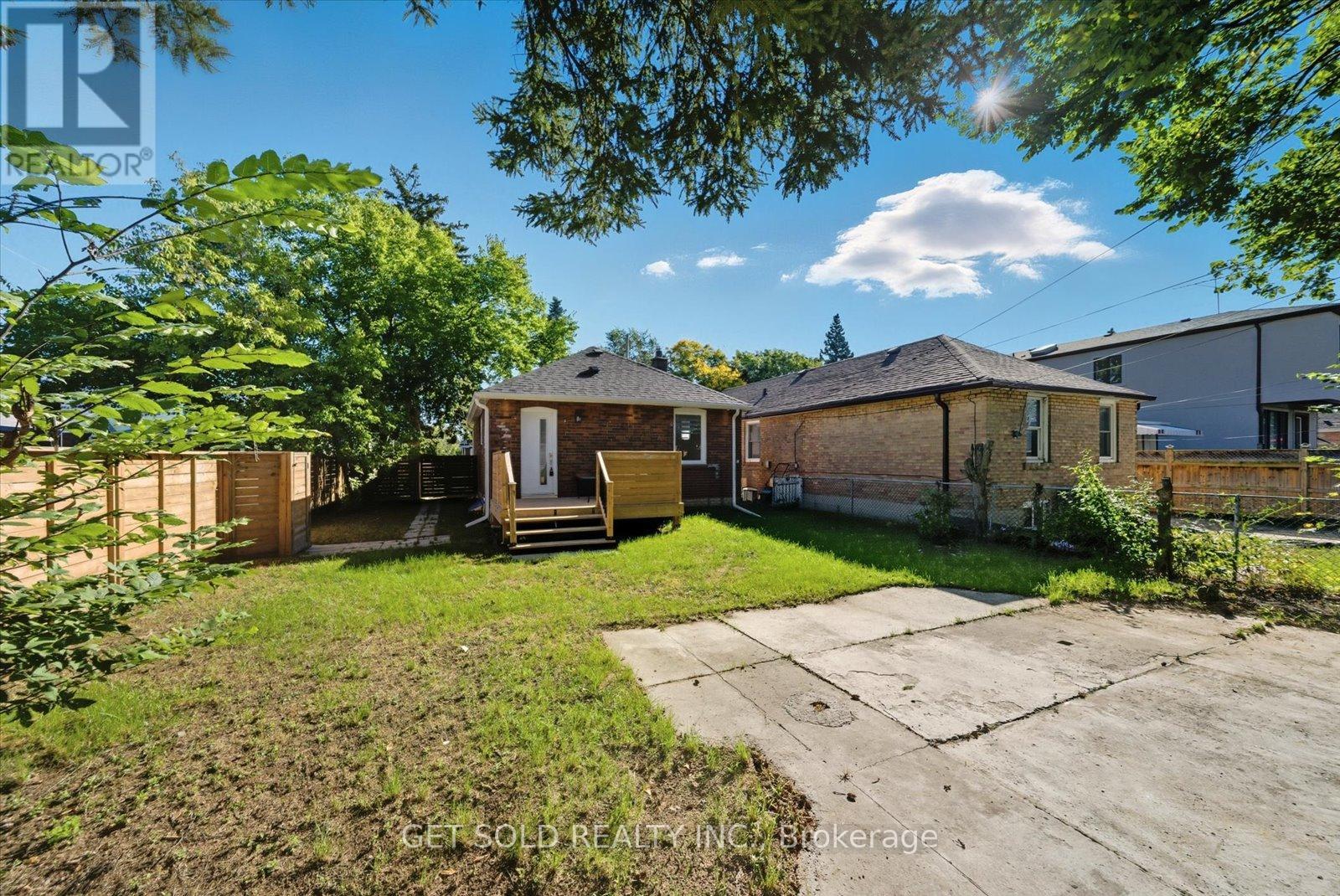 74 St Hubert Avenue, Toronto, Ontario  M4J 3Z3 - Photo 37 - E12701908
