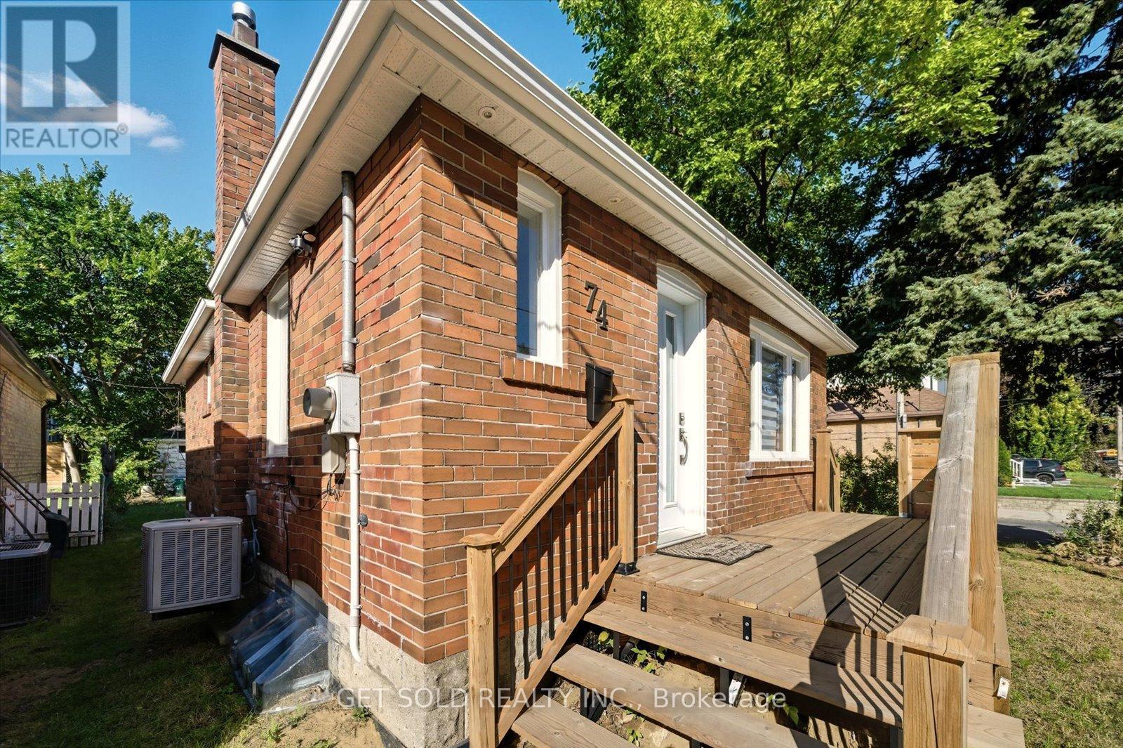 74 St Hubert Avenue, Toronto, Ontario  M4J 3Z3 - Photo 6 - E12701908