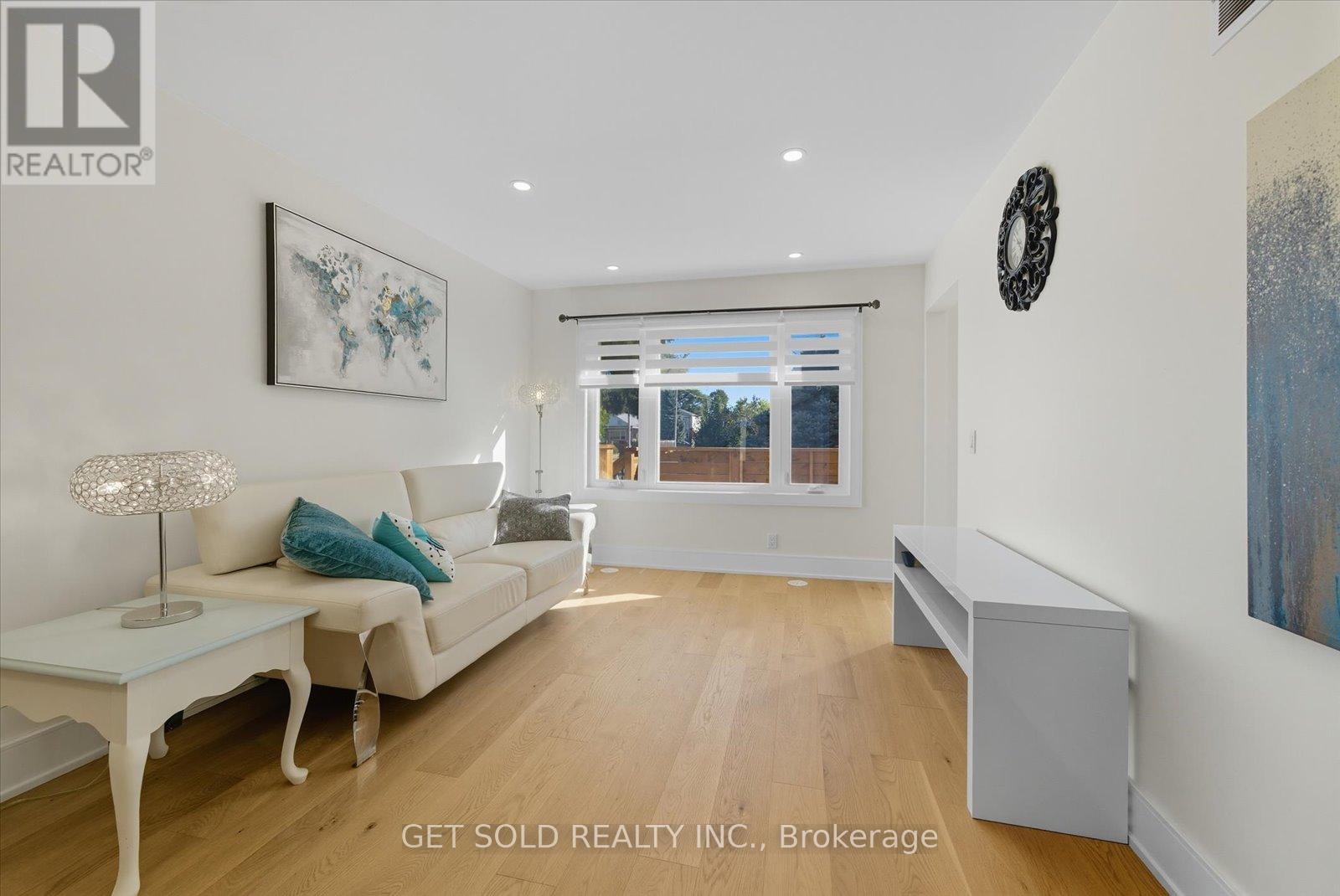 74 St Hubert Avenue, Toronto, Ontario  M4J 3Z3 - Photo 8 - E12701908