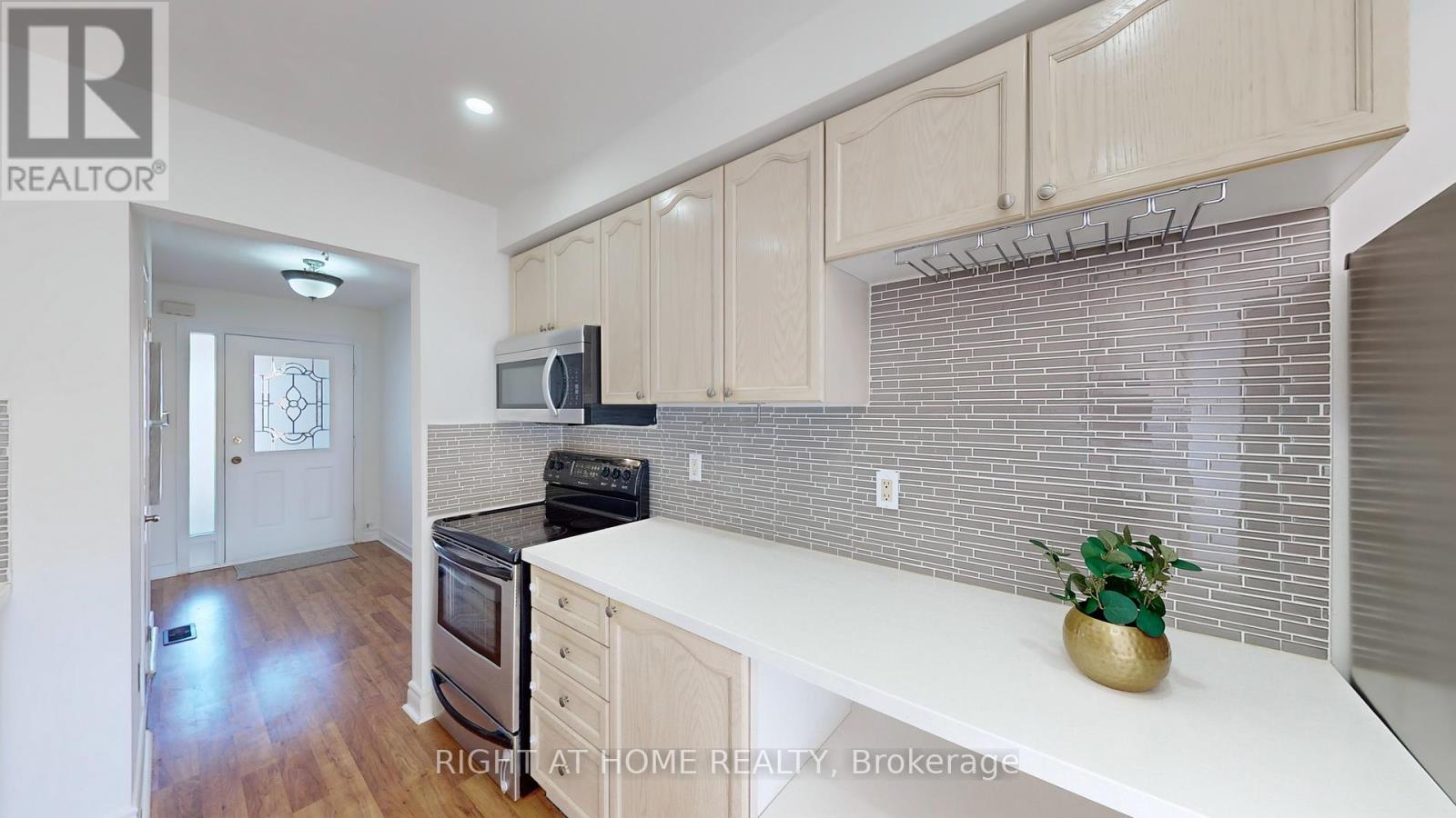 112 Creekwood Crescent, Whitby, Ontario  L1R 2K4 - Photo 7 - E12701910