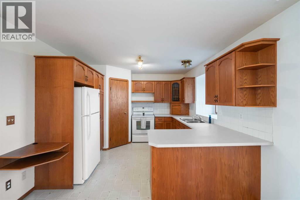 6502 55 Avenue, Camrose, Alberta  T4V 4L8 - Photo 7 - A2272805