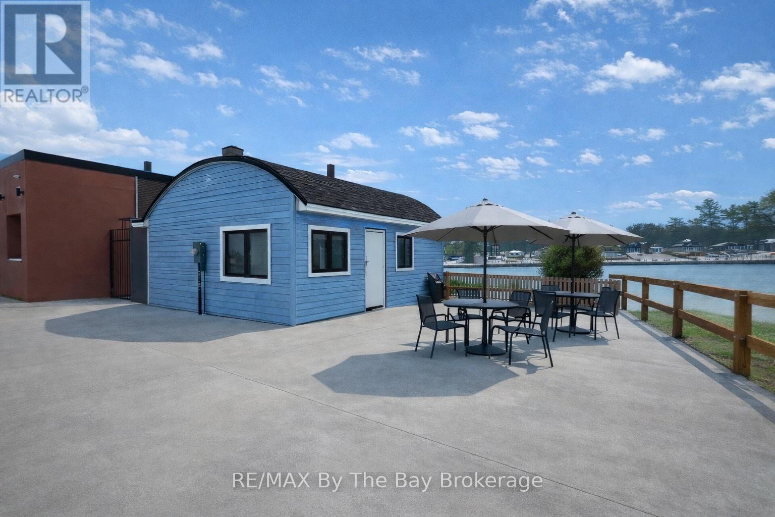 35 Mosley Street, Wasaga Beach, Ontario  L9Z 2K3 - Photo 3 - S12701932