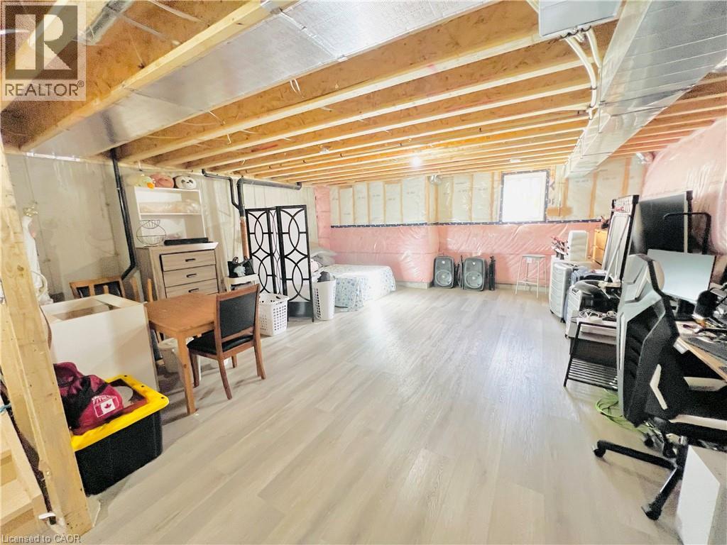 11 Cherry Blossom Heights, Hamilton, Ontario  L9B 0E9 - Photo 38 - 40792259