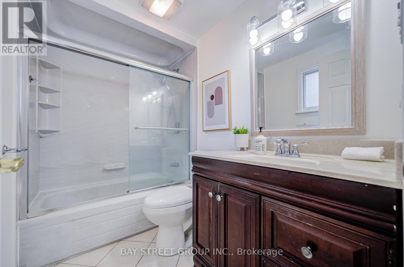 214 William Roe Boulevard, Newmarket, Ontario  L3Y 1B5 - Photo 28 - N12701924